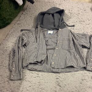 American Eagle Outfitters Women’s Gray Plaid Hooded Cropped Shirt